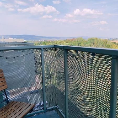 Airport Studio For Two, Free Parking, Airport View Bratislava Eksteriør billede