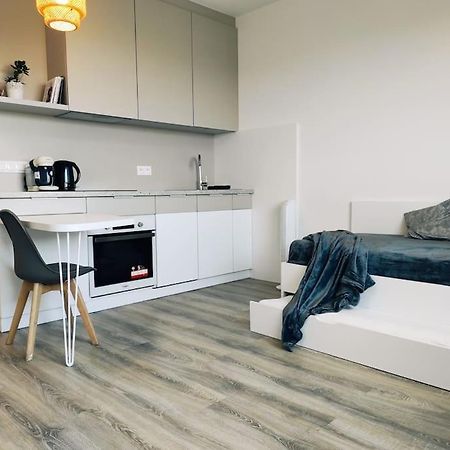 Airport Studio For Two, Free Parking, Airport View Bratislava Eksteriør billede